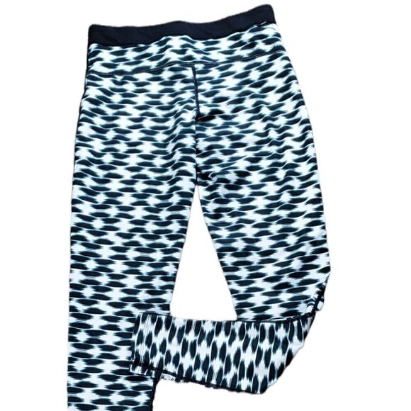 Nike Dry Fit Black, Green & White Run Fast & Fearlessly Leggings - Picture 2 of 4